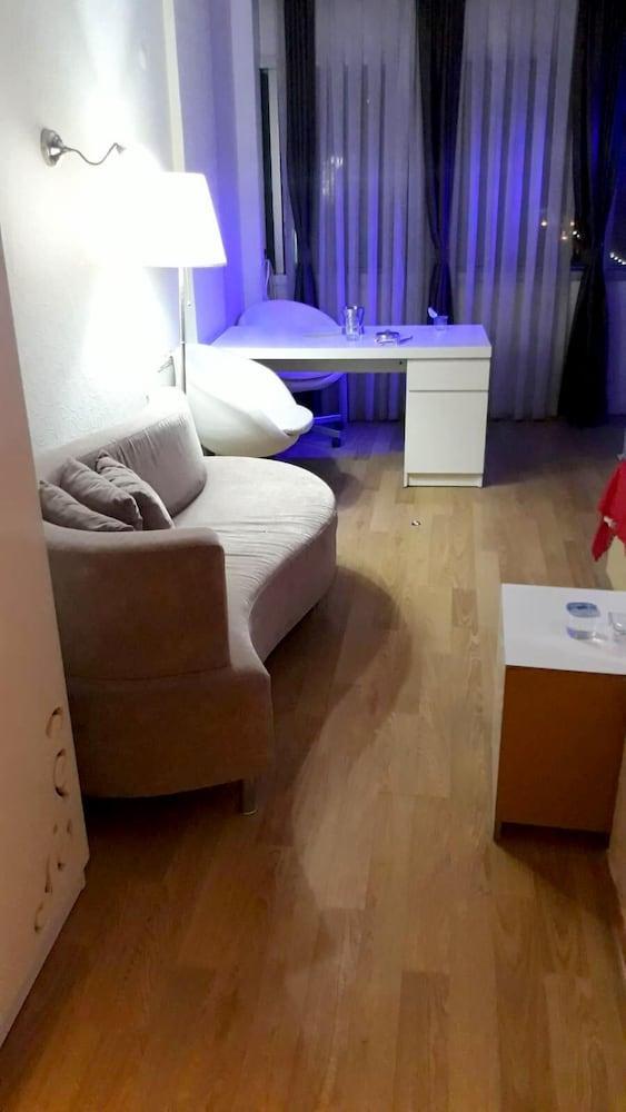 Wox Ew Oda ve Kahvaltı İzmir